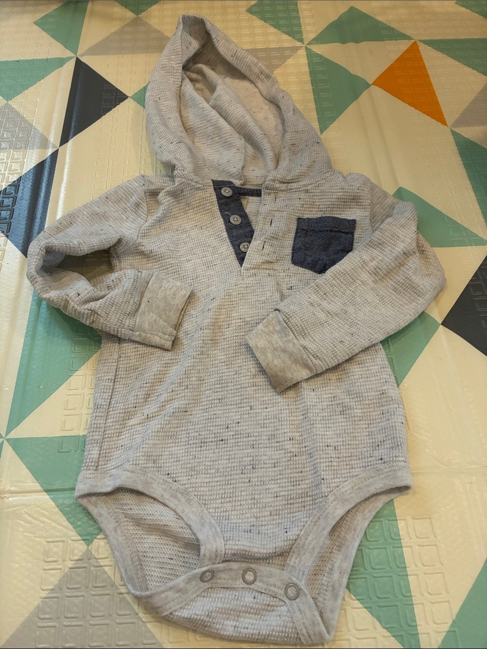 20/25$ 🧸 Hooded Long-Sleeve Baby One-Piece in Light Gray with Navy Pocket